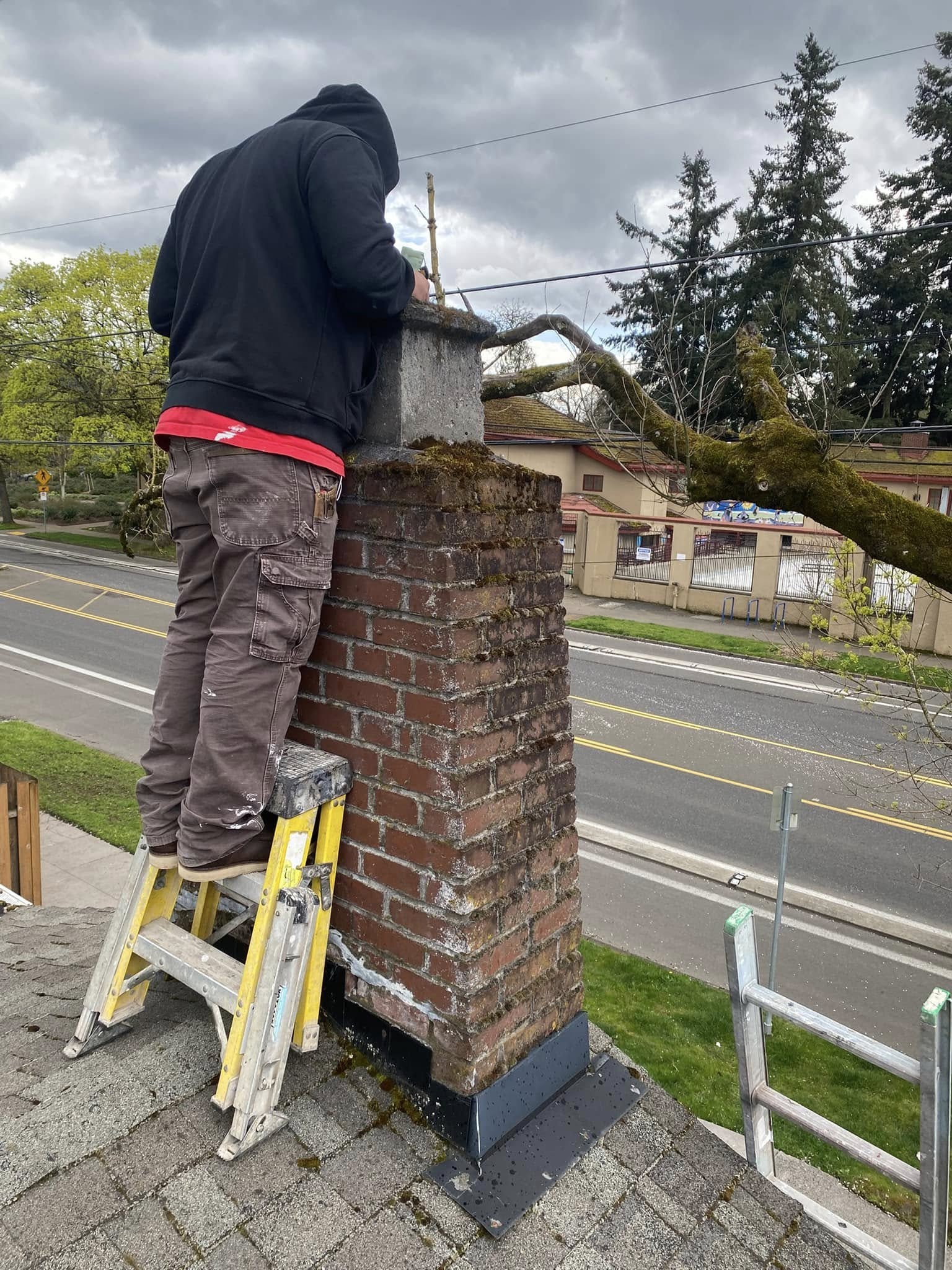 Why Should You Hire a Chimney Contractor for Inspections and Repairs in Woodburn and Salem, OR?